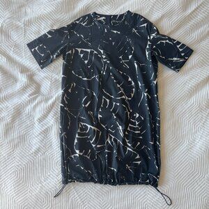 Black and white Loreak Dress with bungee hem